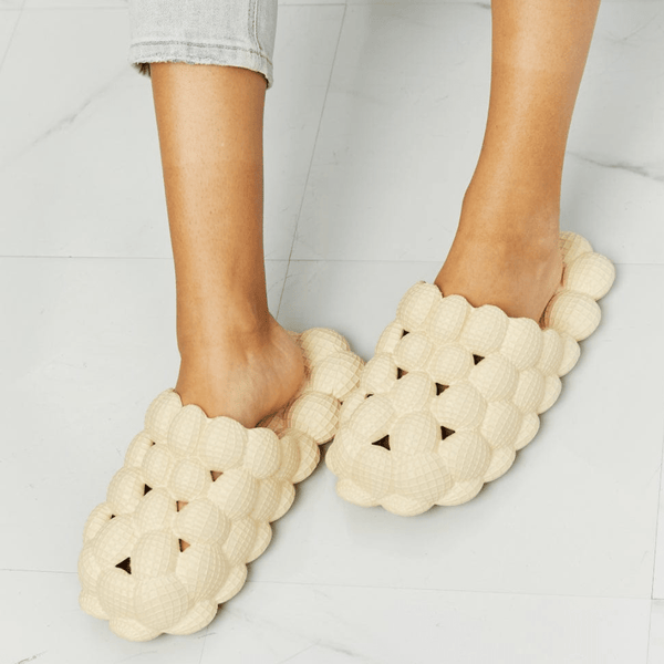 Trendsi Hospital Stay Must Haves NOOK JOI Laid Back Bubble Slides in Khaki